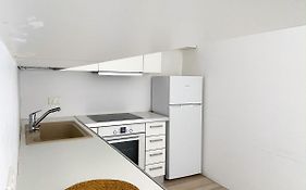 Summer Getaway: Stunning 1 Bedroom Apartment!